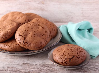 Tabakta yumuşak çikolatalı kurabiyeler