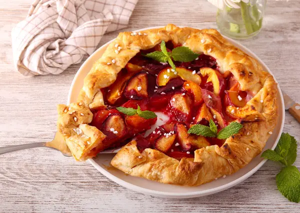 Karışık meyve: erik, şeftali ve kayısı galeti.