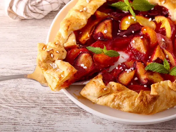 Karışık meyve: erik, şeftali ve kayısı galeti.