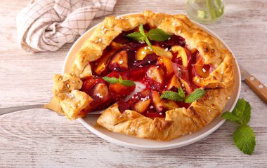 Karışık meyve: erik, şeftali ve kayısı galeti.