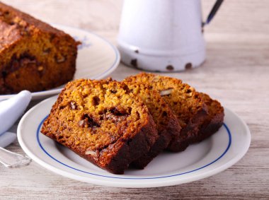 Fındıklı ve çikolatalı balkabağı keki.