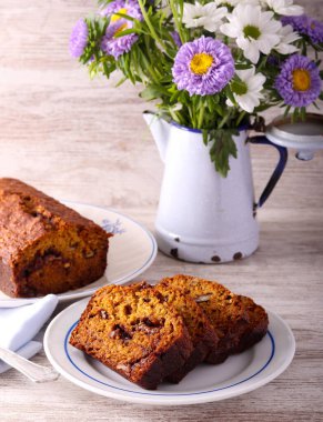 Fındıklı ve çikolatalı balkabağı keki.
