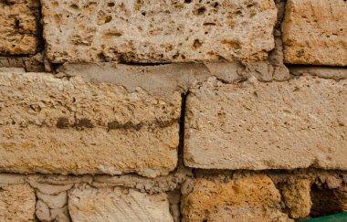 Kabuklu kaya malzemesi. Ev içi için taş dokusu arka planı.