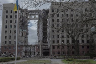 Mykolaiv, Ukrayna - 29 Mart 2022, 08: 45 Rusya, Mykolaiv Eyalet Bölgesel İdare binasına bir füze ile vurdu. Ukrayna 'da Savaş.