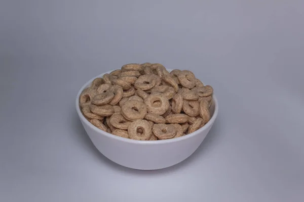 Mucchio Cereali Una Ciotola Ceramica Bianca — Foto Stock