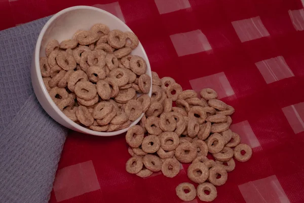 Cuenco Cereal Esparcido Sobre Mesa —  Fotos de Stock