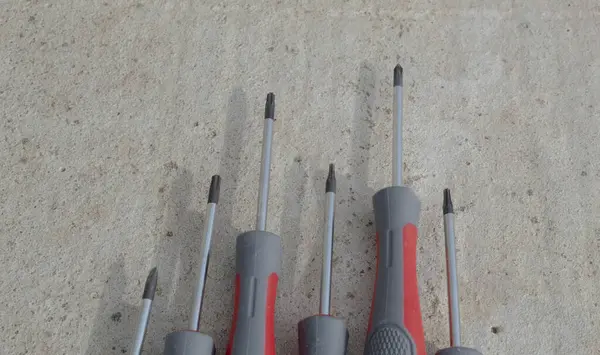 Set Curly Screwdrivers Various Sizes Lie Concrete Surface View Free — Stock Photo, Image