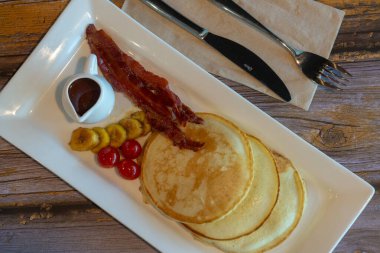 Çilekli ve muzlu krep.