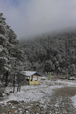 Kış mevsiminde nefis karlar vadiyi kaplamıştı. Kuzey Sikkim, Hindistan 'daki Himalaya dağlarıyla çevrili nefis bir vadi.