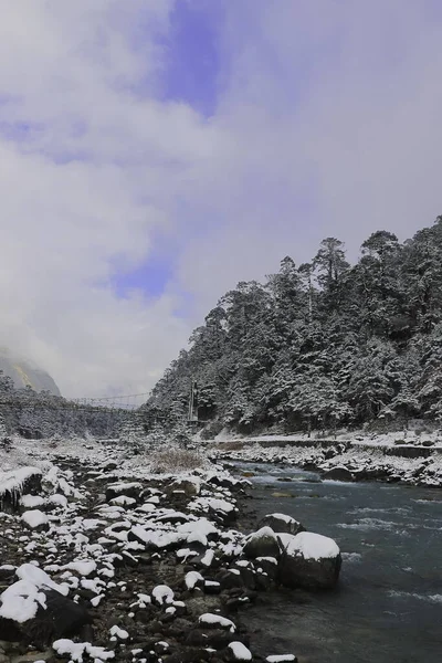 Beautiful Lachung River Flowing Snow Covered Yumthang Valley Winter Season — Stock Photo, Image