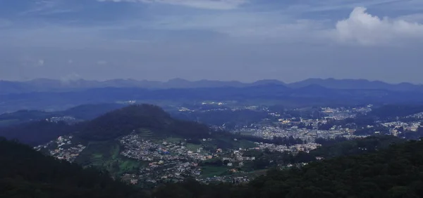 Malebný Pohled Ooty Cityscape Panoramatický Pohled Kopce Nilgiri Vrcholu Doddabetta — Stock fotografie
