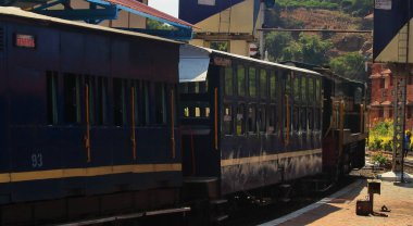 Nilgiri Dağı Demiryolu, Unesco Dünya Mirası Bölgesi, Tamil Nadu, Güney Hindistan. Coonoor tren istasyonunda popüler bir metre ölçü oyuncak treni