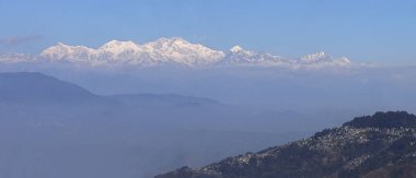 Muhteşem kar tepeli himalaya dağları, güzel uyuyan budha sıradağları ya da Hindistan 'daki Darjeeling' den Kangchenjunga Dağı (dünyanın en yüksek 3. zirvesi)