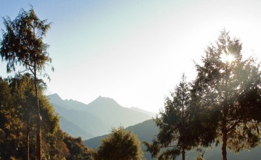 Himalaya Tawang 'ın dağ manzarasının panoramik manzarası, Hindistan Çin sınırı yakınında ve Arunachal Pradesh' in popüler tepe istasyonu, kuzey doğu Hindistan