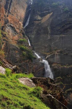 Güzel Jogini Şelaleleri, Hindistan 'ın Himachal Pradesh kentindeki Himalaya eteklerinde bulunan Manali Tepesi' nin popüler bir turistik merkezi.