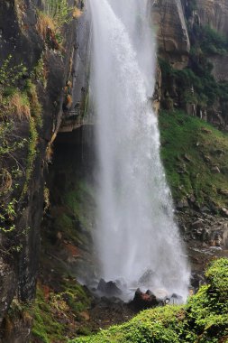 Güzel Jogini Şelaleleri, Hindistan 'ın Himachal Pradesh kentindeki Himalaya eteklerinde bulunan Manali Tepesi' nin popüler bir turistik merkezi.