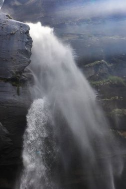 Güzel Jogini Şelaleleri, Hindistan 'ın Himachal Pradesh kentindeki Himalaya eteklerinde bulunan Manali Tepesi' nin popüler bir turistik merkezi.