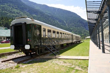Canfranc 'ın eski tren istasyonundaki beş yıldızlı otelin restoran vagonu..