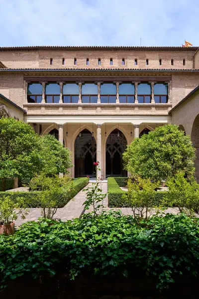 Zaragoza, Aragon, İspanya 'daki Aljaferia Sarayı' nın ana avlusu, 06-06-2024