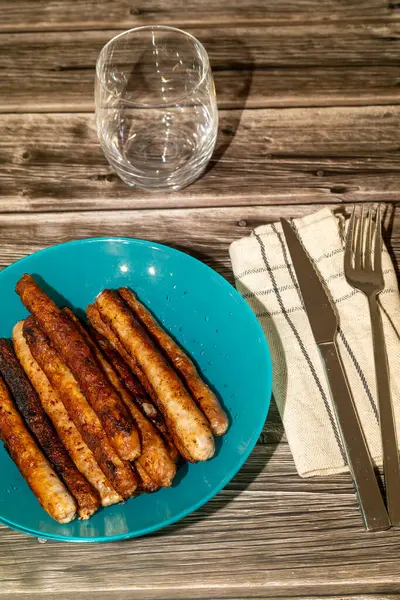 Arka planda ızgara sosis. Yüksek kalite fotoğraf