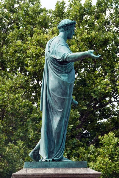 オデッサ ウクライナ2021年7月20日 豊富なギリシャの神々の浅浮彫とオデッサのリシュリュー公爵の記念碑 — ストック写真