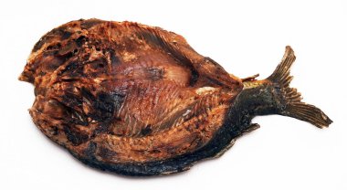 Eski bir Ukrayna tarifine göre kırsal bir fırında kurutulmuş balık.