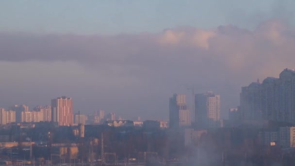 Трубы Дымятся Загрязняют Воздух Городе Ухудшают Окружающую Среду — стоковое видео