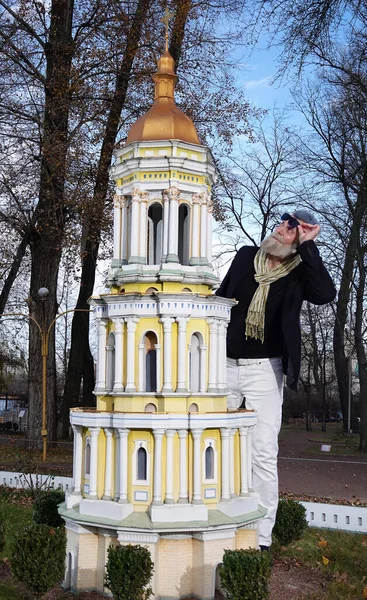 Kiev Ukraina November 2021 Jätte Står Bredvid Klockstapeln Sophia Cathedral — Stockfoto