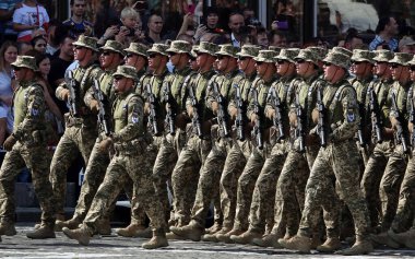 Kyiv, Ukrayna 24 Ağustos 2021: Ukrayna Askeri Kuvvetleri 'nin Kyiv' deki 30 yıllık bağımsızlığını kutlayan birlikleri