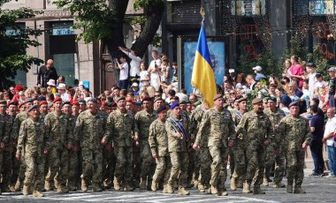 Kyiv, Ukrayna 24 Ağustos 2021: Bir grup Ukraynalı asker, Ukrayna 'nın Kyiv' de bağımsızlığının 30. yılını kutlamak için yürüdü