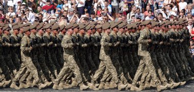Kyiv, Ukrayna 24 Ağustos 2021: Ukrayna Askeri Kuvvetleri 'nin Kyiv' deki 30 yıllık bağımsızlığını kutlayan birlikleri