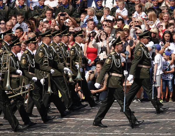 Kiev Ucrania Agosto 2021 Una Columna Soldados Banda Militar Marcha —  Fotos de Stock