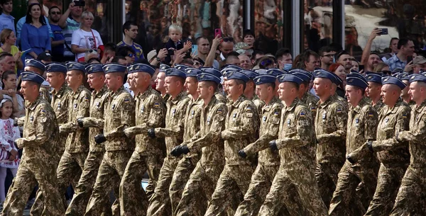 Kiev Ukraine Août 2021 Une Colonne Soldats Ukrainiens Des Militaires — Photo