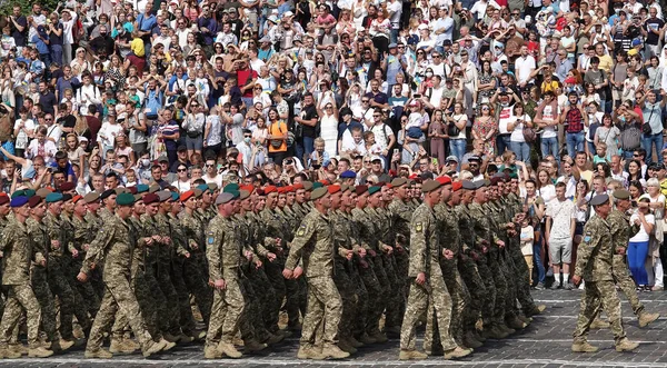 Kijów Ukraina Sierpnia 2021 Kolumna Ukraińskich Żołnierzy Weterani Operacji Antyterrorystycznej — Zdjęcie stockowe