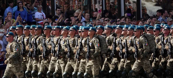 Kyjev Ukrajina Srpna 2021 Sloupce Vojáků Ukrajinských Vojenských Sil Oslavu — Stock fotografie
