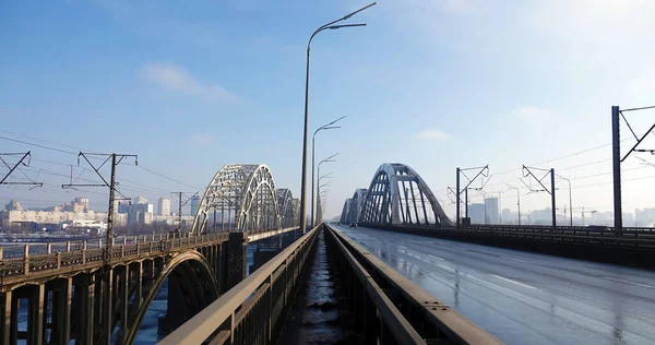 Kiev Ucrânia Janeiro 2021 Ponte Darnytskyi Sobre Rio Dnieper Cidade — Fotografia de Stock