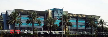 Dubai, BAE 20 Şubat 2020: Dubai şehir binaları ve caddeleri