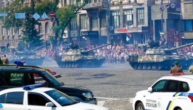 Kyiv, Ukrayna 24 Ağustos 2021: 30 yıldır Ukrayna 'nın bağımsızlığını kutlayan Tank 