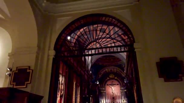 Caminando Dentro Iglesia Con Figuras Sagradas Madrid Imágenes Alta Calidad — Vídeos de Stock