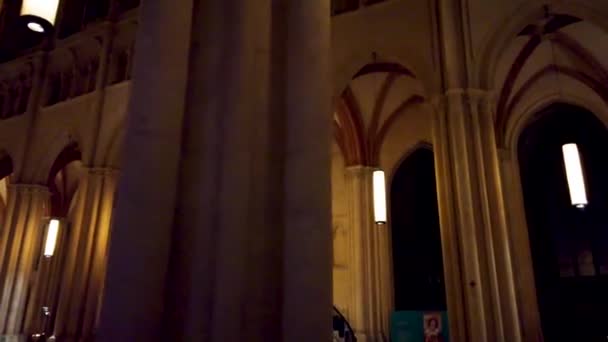 在圣母院的内部 高质量的4K镜头 — 图库视频影像