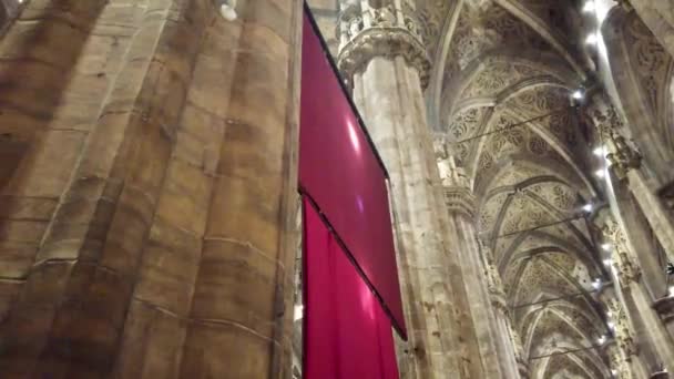 Guardando Occultamento All Interno Del Duomo Milano Filmati Alta Qualità — Video Stock