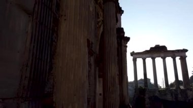 Roma Forumu 'nun büyüleyici bir videosu batan güneşin sıcacık parıltısıyla yıkandı.