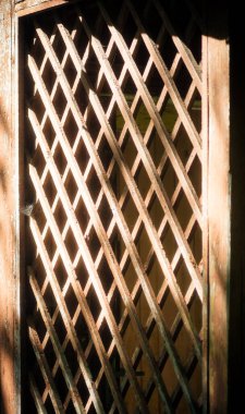 Eski ahşap pencereyi kapat