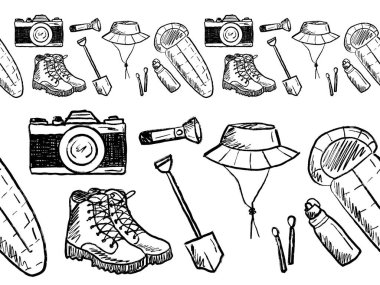 Siyah fırça desenli seyahat aksesuarlarıyla kusursuz sınır beyaza izole edilmiş. Klasik kömür mürekkebiyle elle çizilmiş vektör çizimi. Uyku tulumu, kamp, kamera tasarımı.