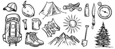 Siyah fırça darbesi dokusu olan yürüyüş ekipmanları beyaza izole edilmiş. Klasik kömür mürekkebiyle elle çizilmiş vektör çizimi. Turist seti haritası, çadır, tahta kütükler, pusula, bıçak, sırt çantası, dağ