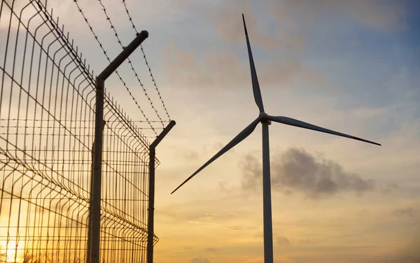 Rüzgar Türbinleri Temiz Çevre Dostu Enerji Üreten Elektrik Üretir — Stok fotoğraf