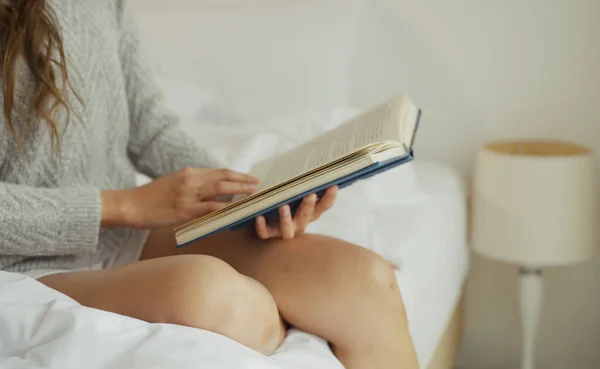 Young Woman Reading Book Bed Home — Stock Photo, Image