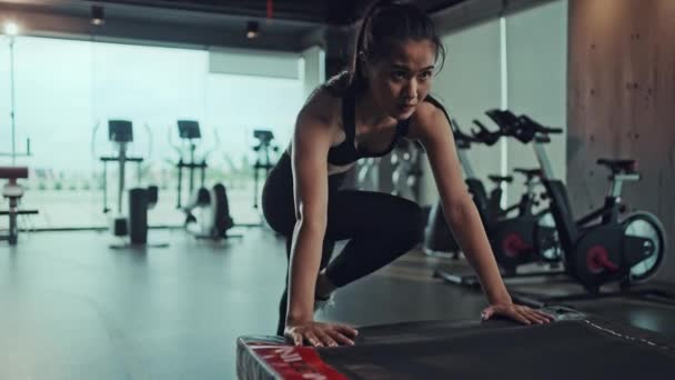 Wanita Muda Melakukan Latihan Pendaki Gunung Gym Konsep Kesehatan Dan — Stok Video