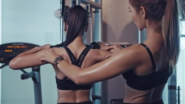 Mujer Asiática Joven Haciendo Ejercicios Gimnasio Fitness Ejercicios Para Fortalecer — Vídeo de stock