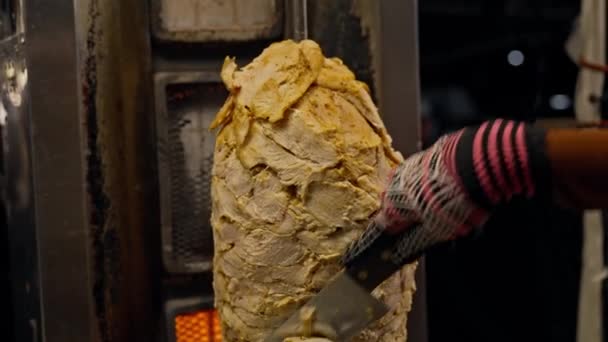 Pollo Turco Doner Kebab Corte Chef Con Cuchillo Alto — Vídeos de Stock